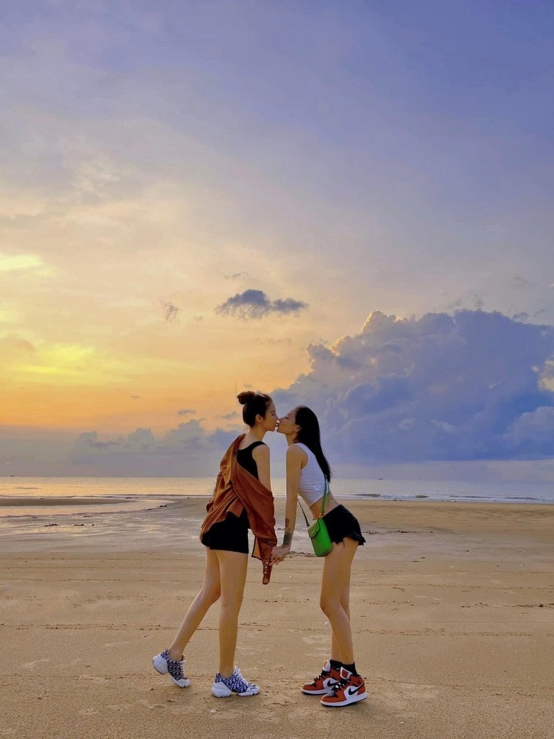 Phong cách thời trang quyến rũ miễn chê của cặp đôi lgbt nữ hot nhất hôm nay - 8