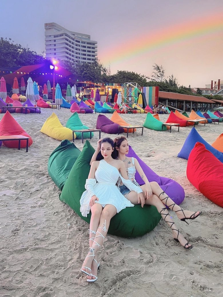 Phong cách thời trang quyến rũ miễn chê của cặp đôi lgbt nữ hot nhất hôm nay - 9