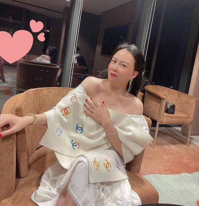 Phong độ mặc đẹp chưa được lâu phượng chanel lại vấp ngã trước chiếc áo xuyên thấu da thịt - 6