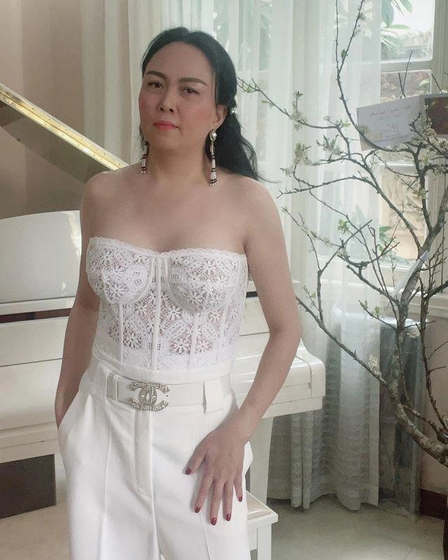 Phong độ mặc đẹp chưa được lâu phượng chanel lại vấp ngã trước chiếc áo xuyên thấu da thịt - 9