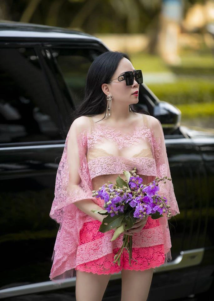 Phong độ mặc đẹp chưa được lâu phượng chanel lại vấp ngã trước chiếc áo xuyên thấu da thịt - 12