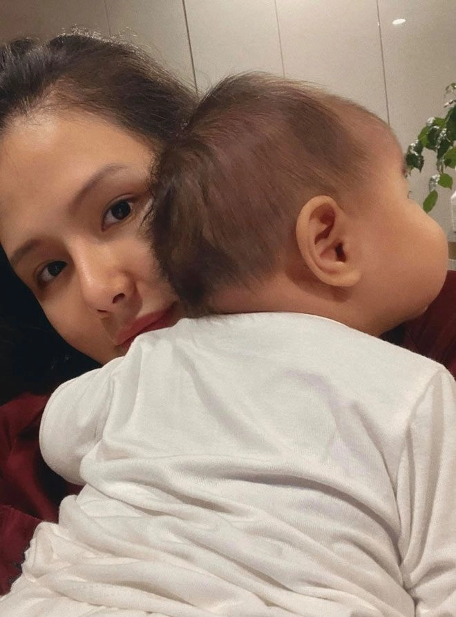 Bốđại gia cao 1m8 mẹgần 1m7 chiều cao con gái phanh lee 1 tuổi thật đáng ngưỡng mộ - 9