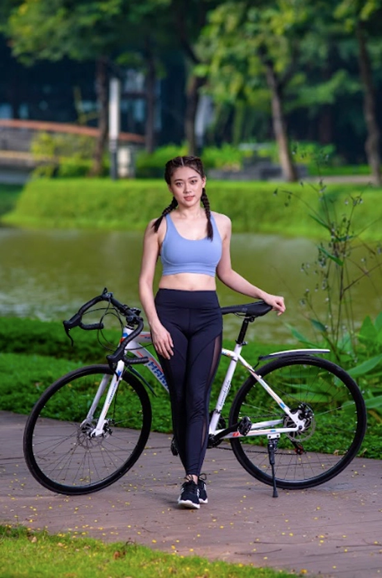 Phụ nữ đạp xe mùa dịch vui khoẻ đẹp toàn diện - 1