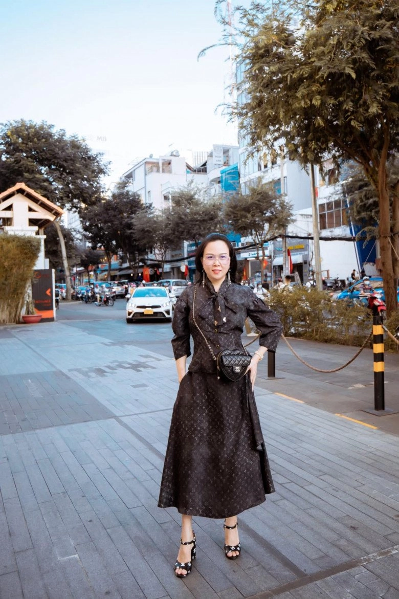 Phượng chanel có một công thức thời trang xào đi xào lại nhưng nhìn vào ai cũng khen lấy khen để - 5