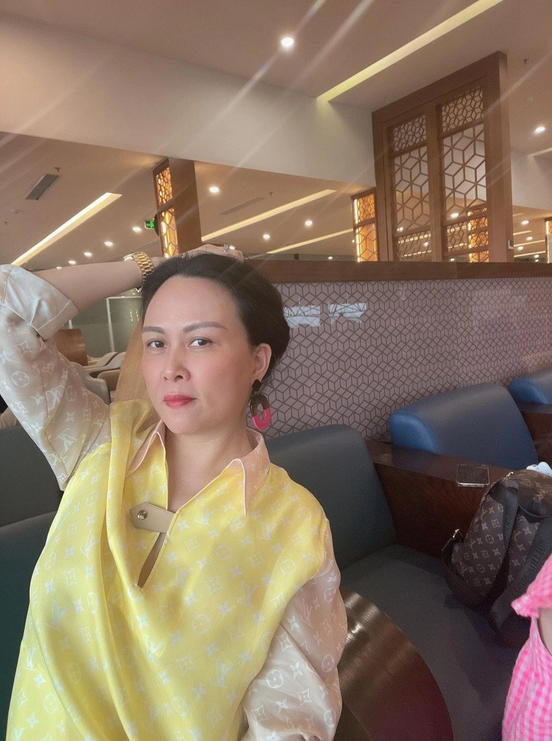 Phượng chanel có một công thức thời trang xào đi xào lại nhưng nhìn vào ai cũng khen lấy khen để - 6