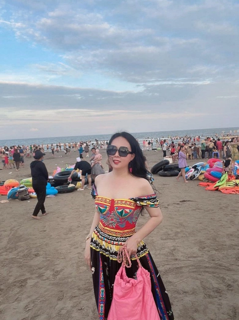 Phượng chanel có một công thức thời trang xào đi xào lại nhưng nhìn vào ai cũng khen lấy khen để - 9