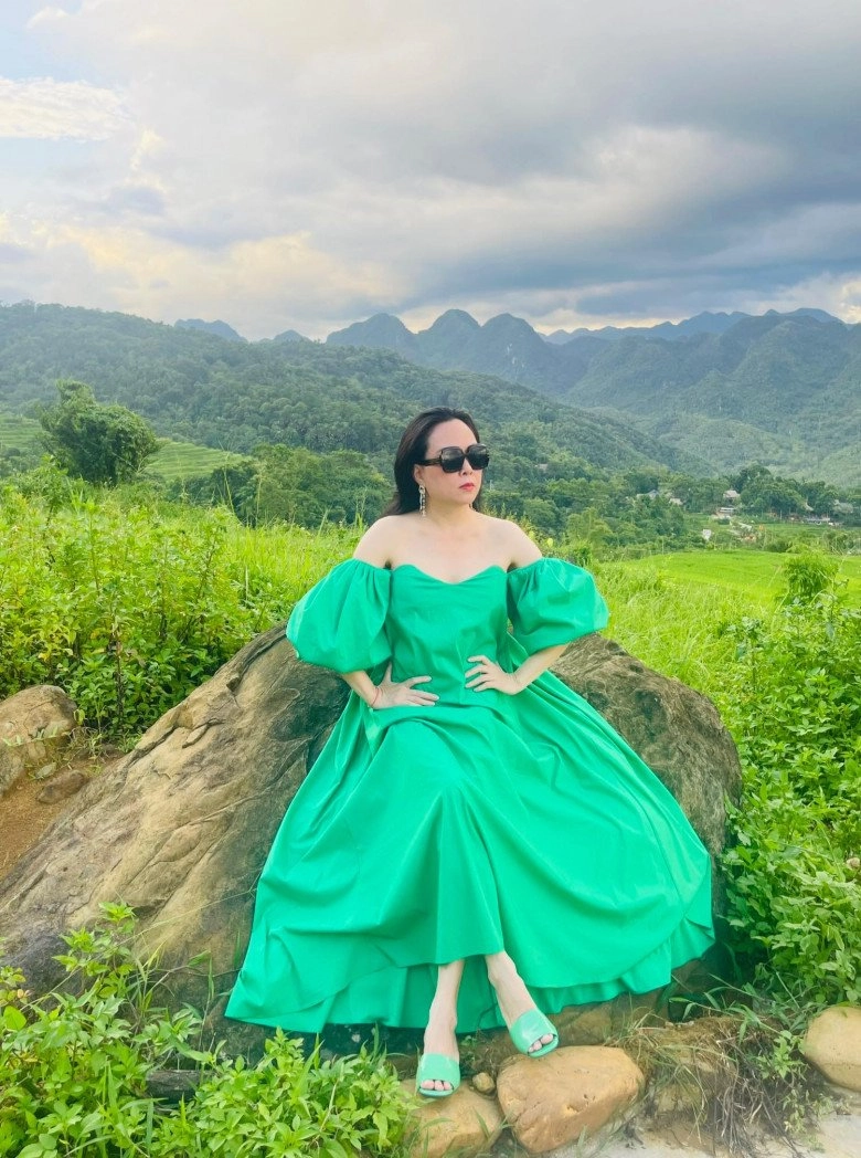 Phượng chanel có một công thức thời trang xào đi xào lại nhưng nhìn vào ai cũng khen lấy khen để - 11