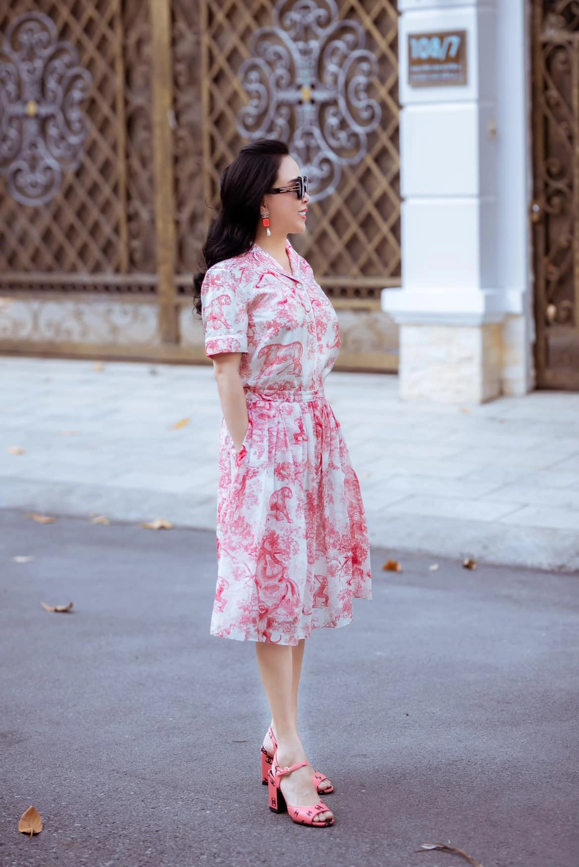 Phượng chanel đánh rơi quý phái vì 1 phút bỏ áo ra váy set đồ trăm triệu như đồ ngủ - 1