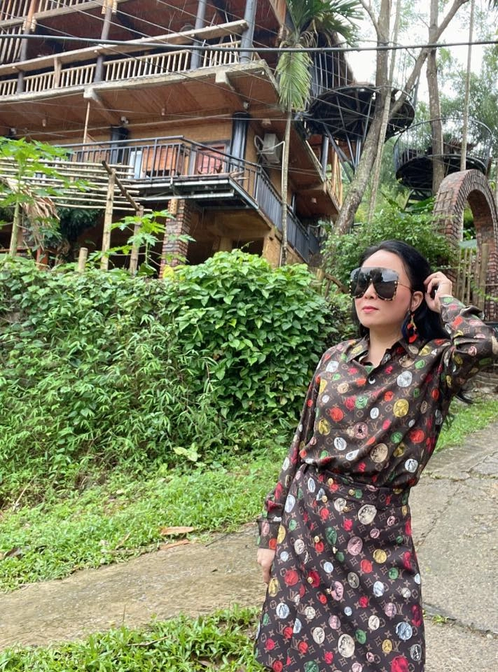 Phượng chanel đánh rơi quý phái vì 1 phút bỏ áo ra váy set đồ trăm triệu như đồ ngủ - 8