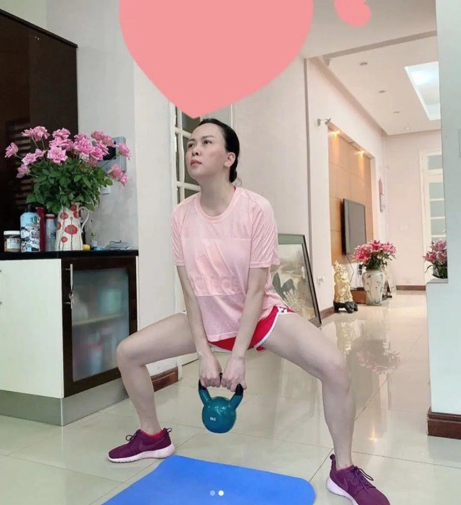 Phượng chanel khoe thành quả tập luyện qua bộ bikini nhỏ xíu - 9
