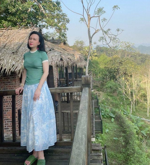 Phượng chanel ngày càng mê chơi màu nổi bật mặc gì cũng cùng tông từ đầu tới chân - 7