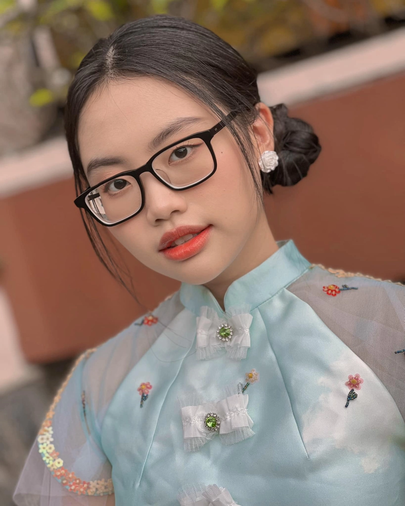 Phương mỹ chi tuổi 19 ngày càng xinh nghiện món đồ làm đẹp giống đại gia phạm băng băng - 4