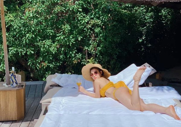 Phương trinh jolie thiêu đốt ngày hè với bikini 2 mảnh mỏng manh - 3
