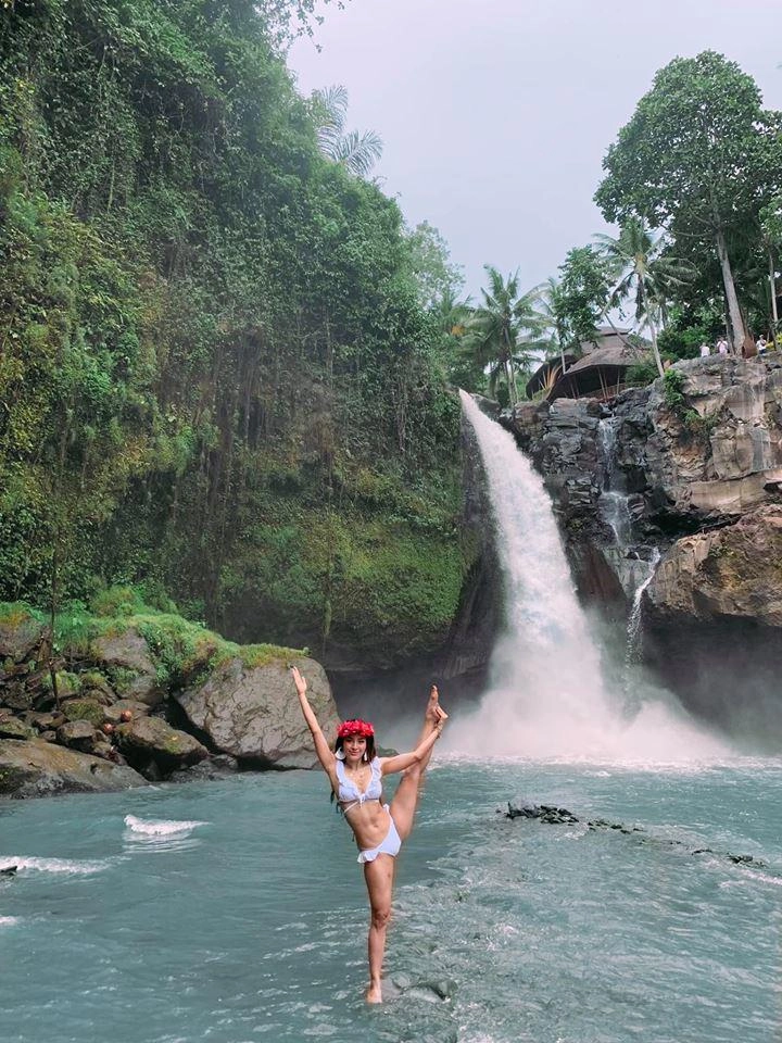 Phương trinh jolie thiêu đốt ngày hè với bikini 2 mảnh mỏng manh - 9