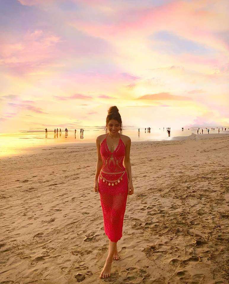 Phương trinh jolie thiêu đốt ngày hè với bikini 2 mảnh mỏng manh - 12