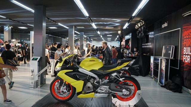 Piaggio ra mắt cửa hàng motoplex để phân phối aprilia và moto guzzi tại việt nam - 1