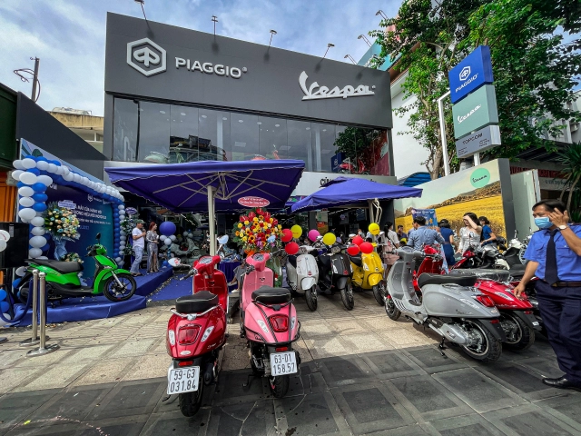 Piaggio topcom nguyễn văn trỗi lột xác với nhận diện thương hiệu mới motoplex - 1