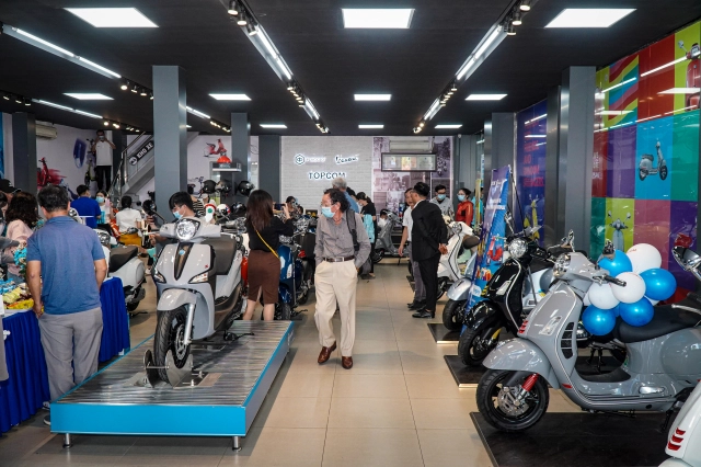 Piaggio topcom nguyễn văn trỗi lột xác với nhận diện thương hiệu mới motoplex - 19