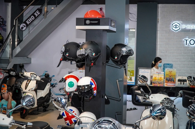 Piaggio topcom nguyễn văn trỗi lột xác với nhận diện thương hiệu mới motoplex - 21