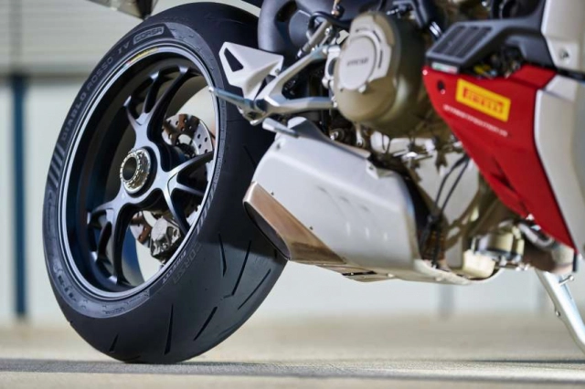 Pirelli ra mắt lốp xe diablo rosso iv corsa nhằm kỷ niệm 150 năm thành lập - 6