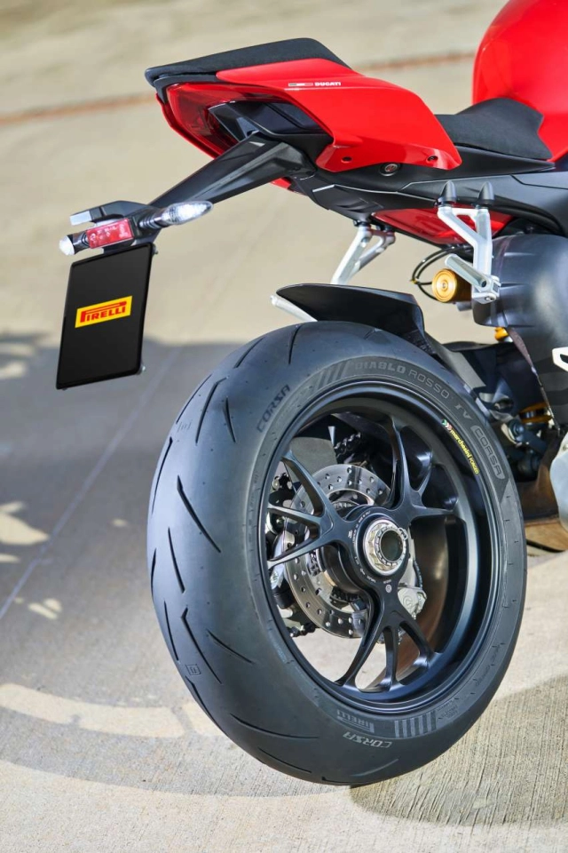 Pirelli ra mắt lốp xe diablo rosso iv corsa nhằm kỷ niệm 150 năm thành lập - 9