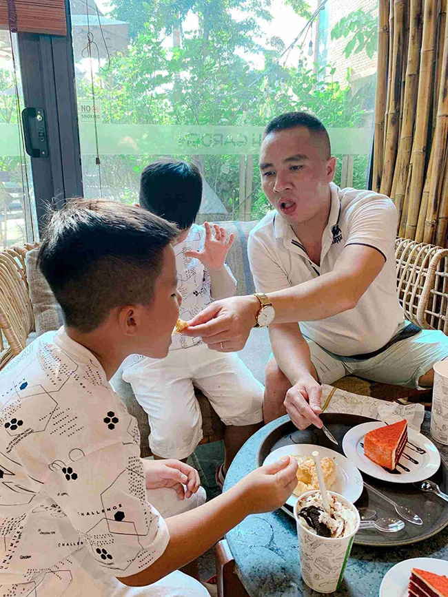 Qua một lần đò mc chúng tôi là chiến sĩ lấy được chồng đạo diễn vtv cưng chiều con riêng vợ - 8