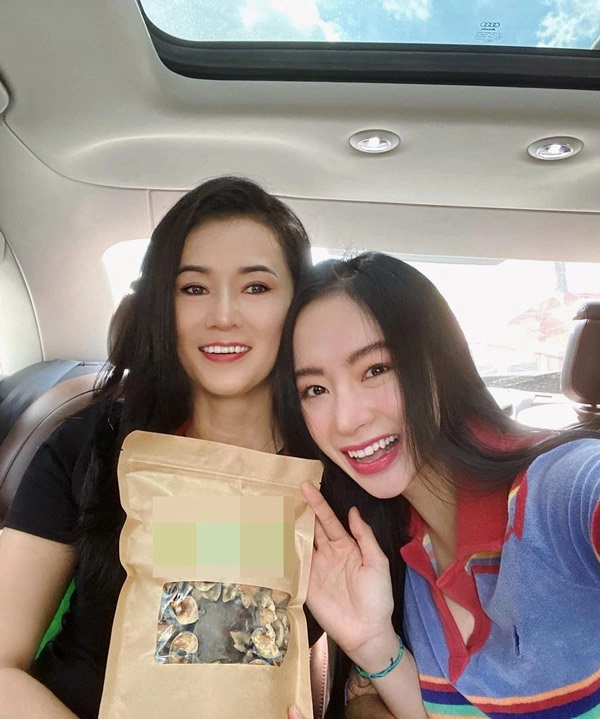 Quá trẻ đẹp mẹ ruột của angela phương trinh bị nói phẫu thuật thẩm mỹ - 2