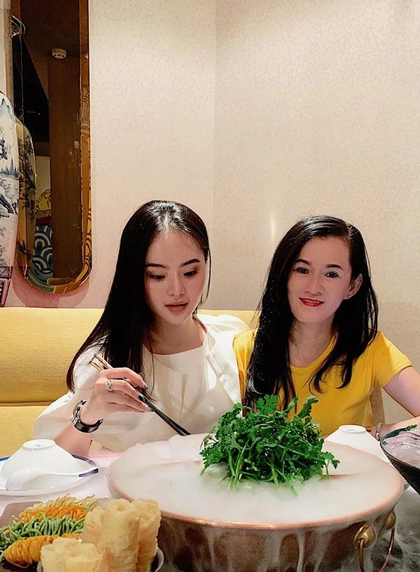 Quá trẻ đẹp mẹ ruột của angela phương trinh bị nói phẫu thuật thẩm mỹ - 12