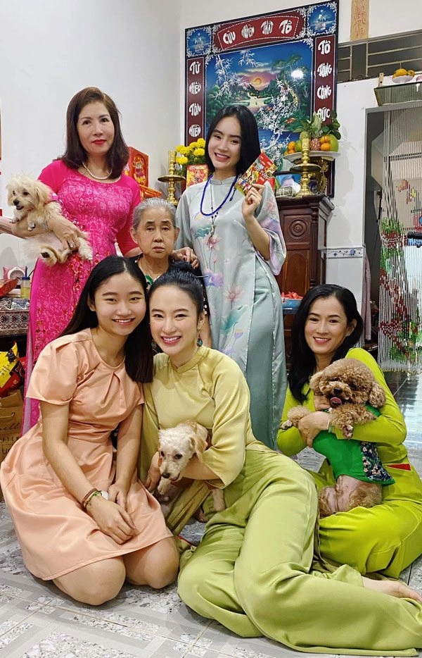 Quá trẻ đẹp mẹ ruột của angela phương trinh bị nói phẫu thuật thẩm mỹ - 13