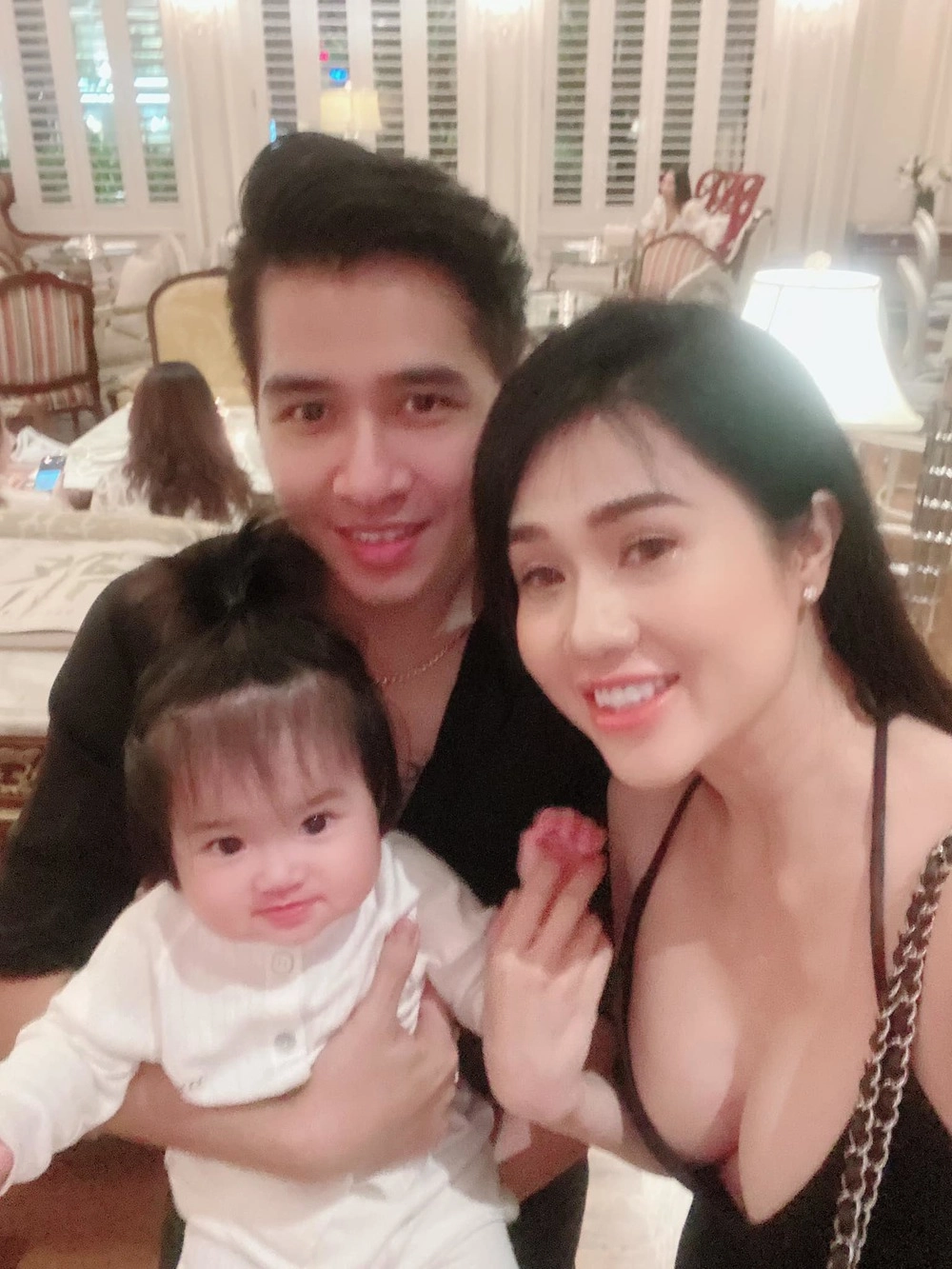 Quang vinh tặng con trai siêu xe ngọc trinh chơi lớn mua đồ hiệu 150 triệu mừng sinh nhật con - 2