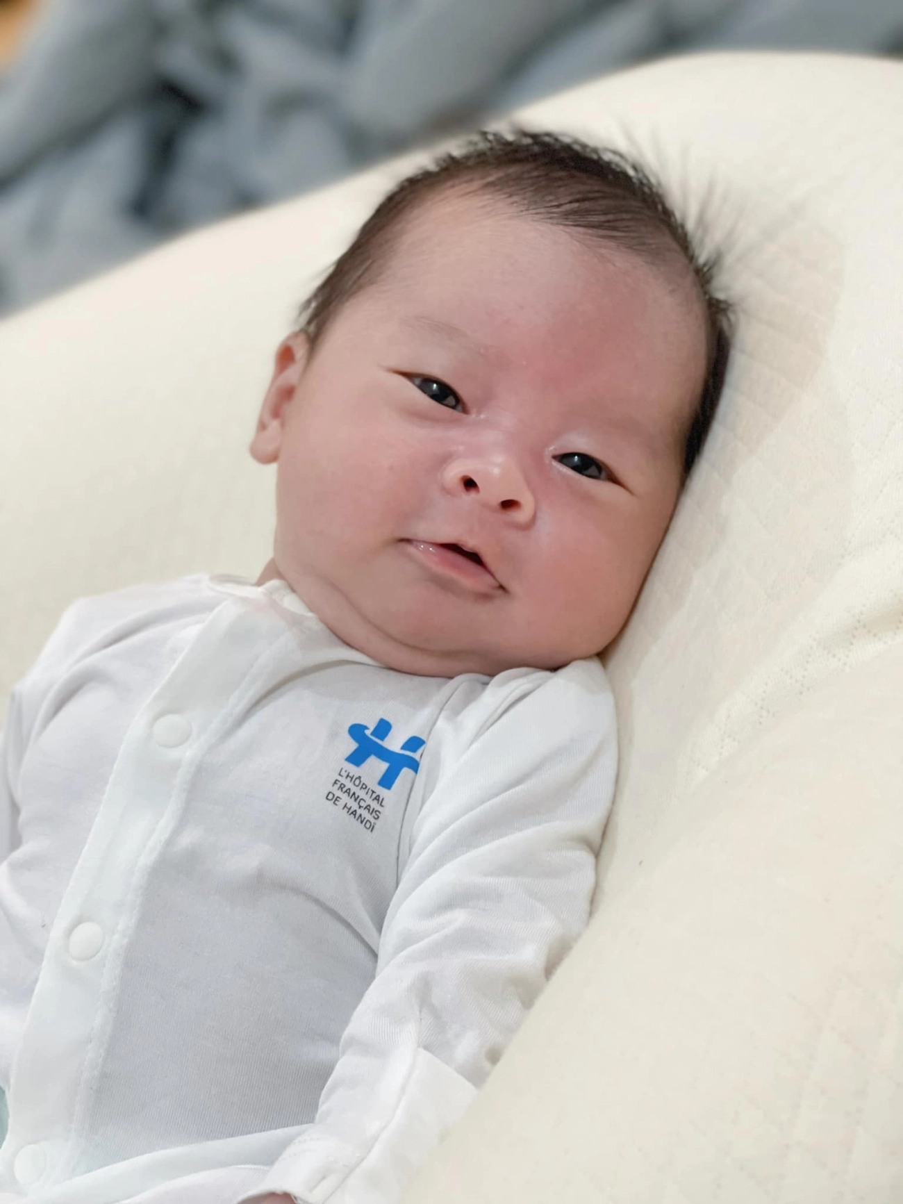 Quế vân để mặc con khóc ăn vạ vì thói đòi bú mới chịu ngủ - 5