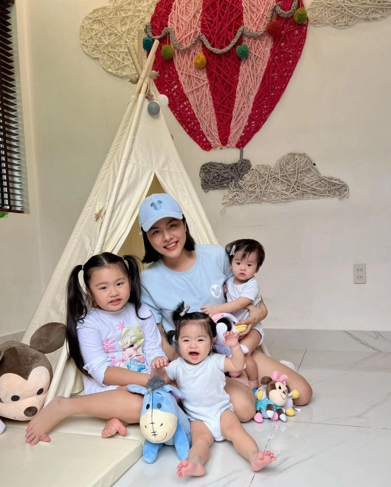 Quen chàng trai đi xe máy cà tàng sau mới biết là đại gia vân trang giờ làm mẹ 3 con viên mãn mua đất 50000m2 - 2