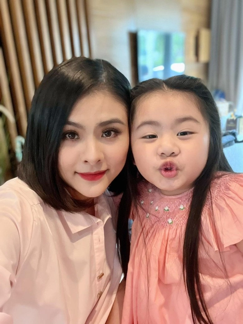 Quen chàng trai đi xe máy cà tàng sau mới biết là đại gia vân trang giờ làm mẹ 3 con viên mãn mua đất 50000m2 - 4
