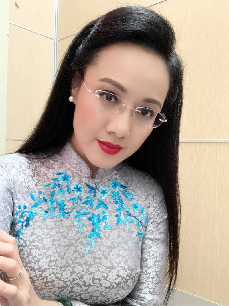 Quy tắc ít ai biết về cách trang điểm làm tóc của các mc vtv trước khi lên sóng - 10