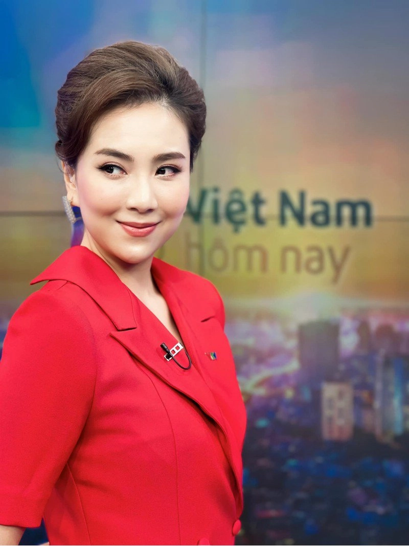 Quy tắc ít ai biết về cách trang điểm làm tóc của các mc vtv trước khi lên sóng - 13
