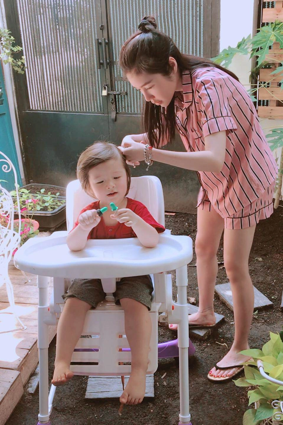 Quý tử lai tây nhà sao nuôi tóc dài vẫn chuẩn nam thần đỉnh nhất là con hồng nhung - 20