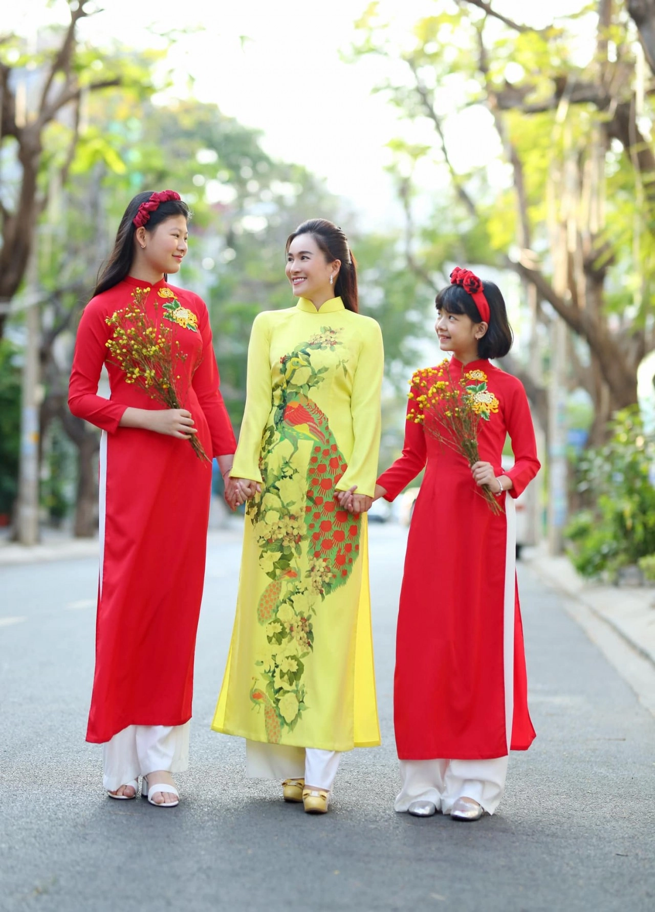 Quyền linh jennifer phạm khéo nuôi con gái mặt xinh chân dài như hoa hậu con trai soái ca 1m8 - 16