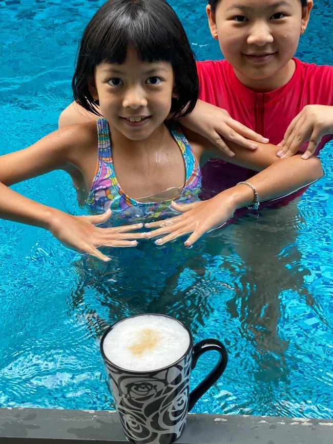 Quyền linh jennifer phạm khéo nuôi con gái mặt xinh chân dài như hoa hậu con trai soái ca 1m8 - 18