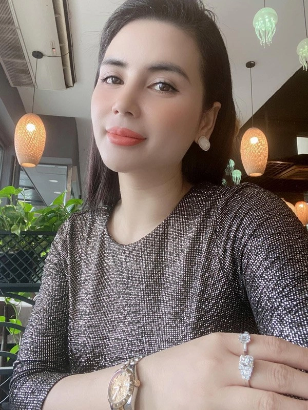 Quỳnh hoa tự bóp mũi chứng minh đẹp tự nhiên không phẫu thuật thẩm mỹ - 1