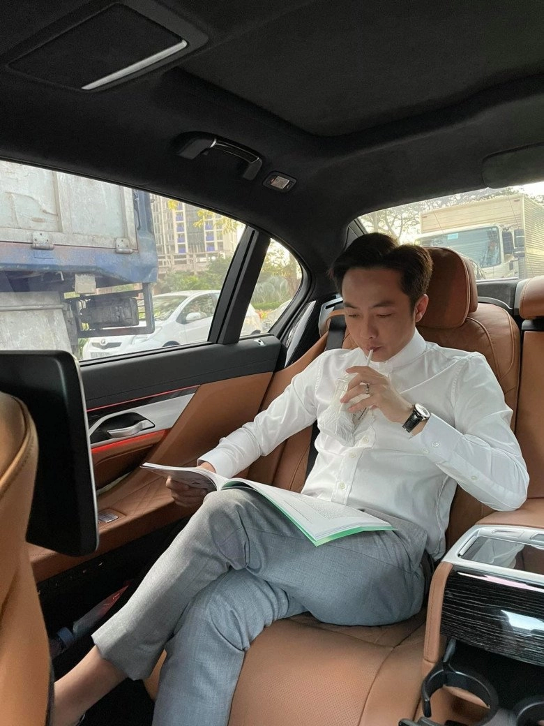 Ra đường là giám đốc bảnh bao cường đôla về nhà diện quần đùi chăm con chuẩn bố bỉm - 2