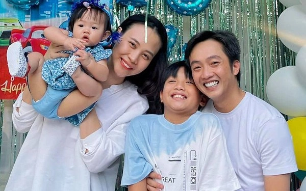 Ra đường là giám đốc bảnh bao cường đôla về nhà diện quần đùi chăm con chuẩn bố bỉm - 8
