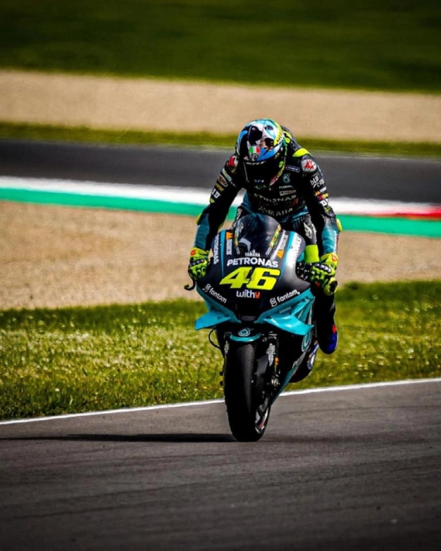 Ra mắt phiên bản mũ bảo hiểm độc quyền dành cho valentino rossi 2021 - 9