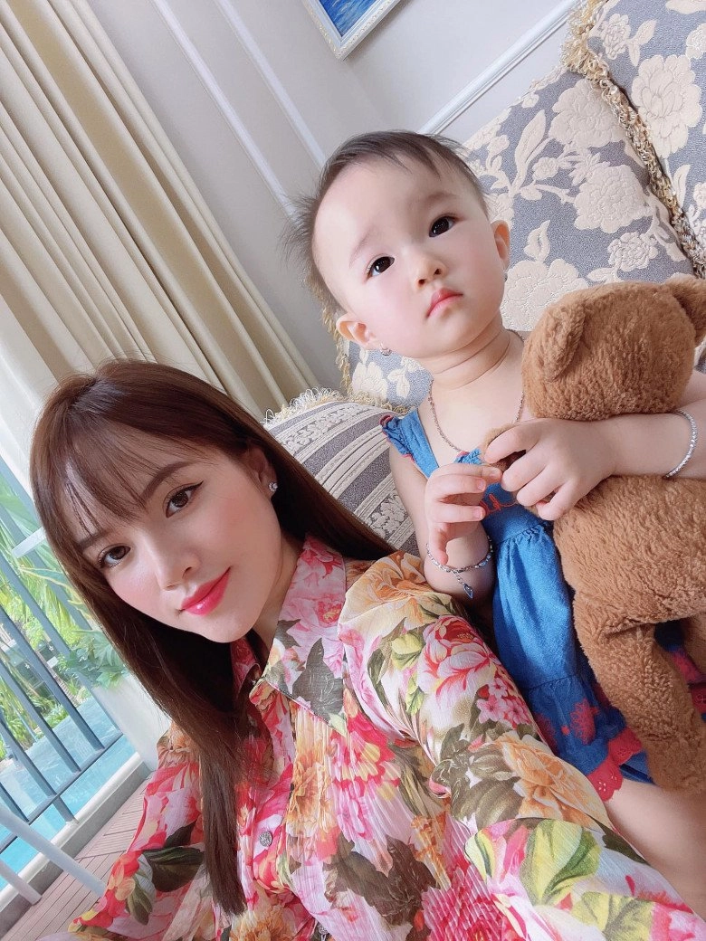 Rời showbiz linh kute lấy chồng giàu làm mẹ sang chảnh - 6