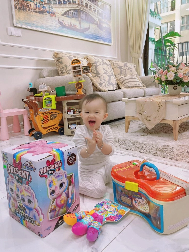 Rời showbiz linh kute lấy chồng giàu làm mẹ sang chảnh - 8