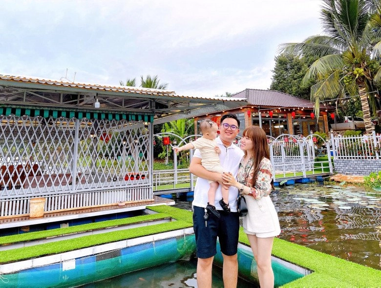Rời showbiz linh kute lấy chồng giàu làm mẹ sang chảnh - 15