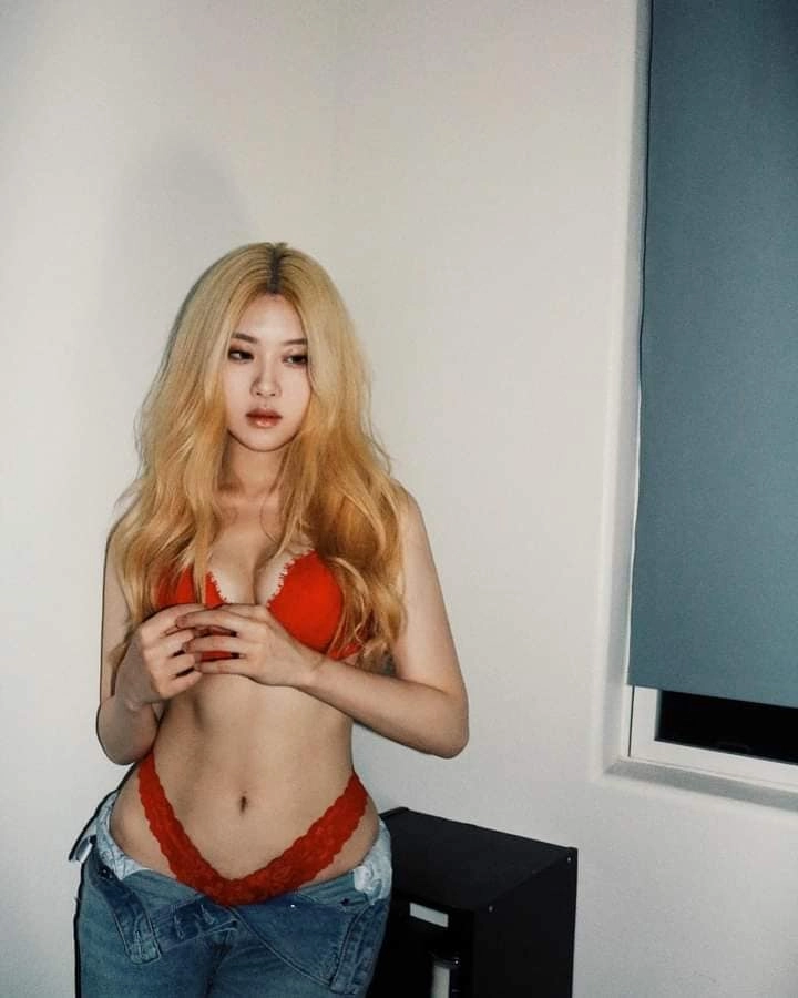 Rosé blackpink bỗng diện nội y khoe đôi gò bồng đảo sự thật khó tin nổi - 2