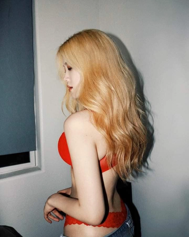 Rosé blackpink bỗng diện nội y khoe đôi gò bồng đảo sự thật khó tin nổi - 3