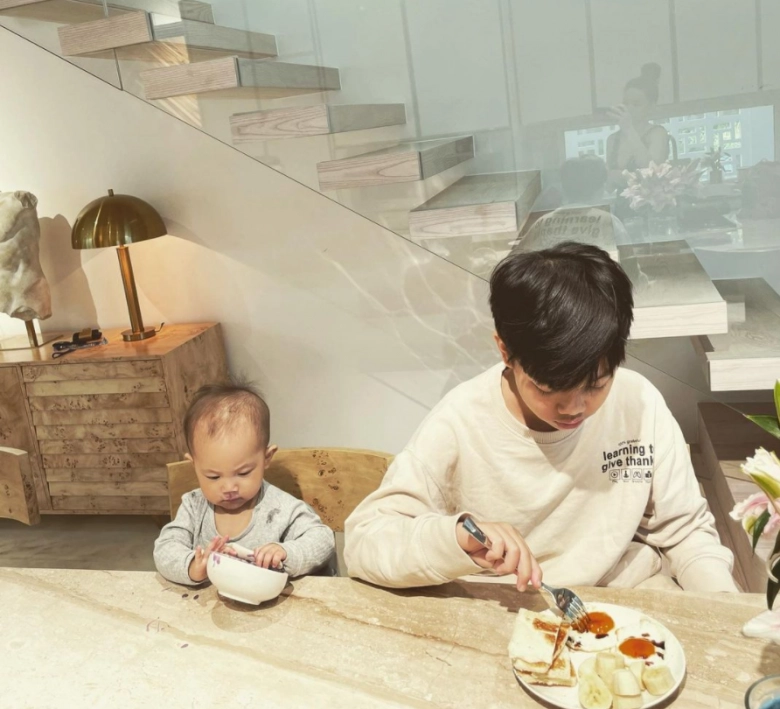 Sáng nào hồ ngọc hà cũng cho con ăn hạt với sữa chua cđm bình luận ăn phở xôi bún vẫn hơn - 8