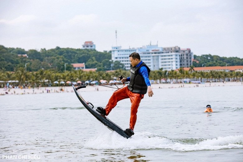 Sánh đôi búp bê phương oanh shark bình bên ngoài thua thiệt chiều cao nhưng bên trong có núi đá tảng - 6