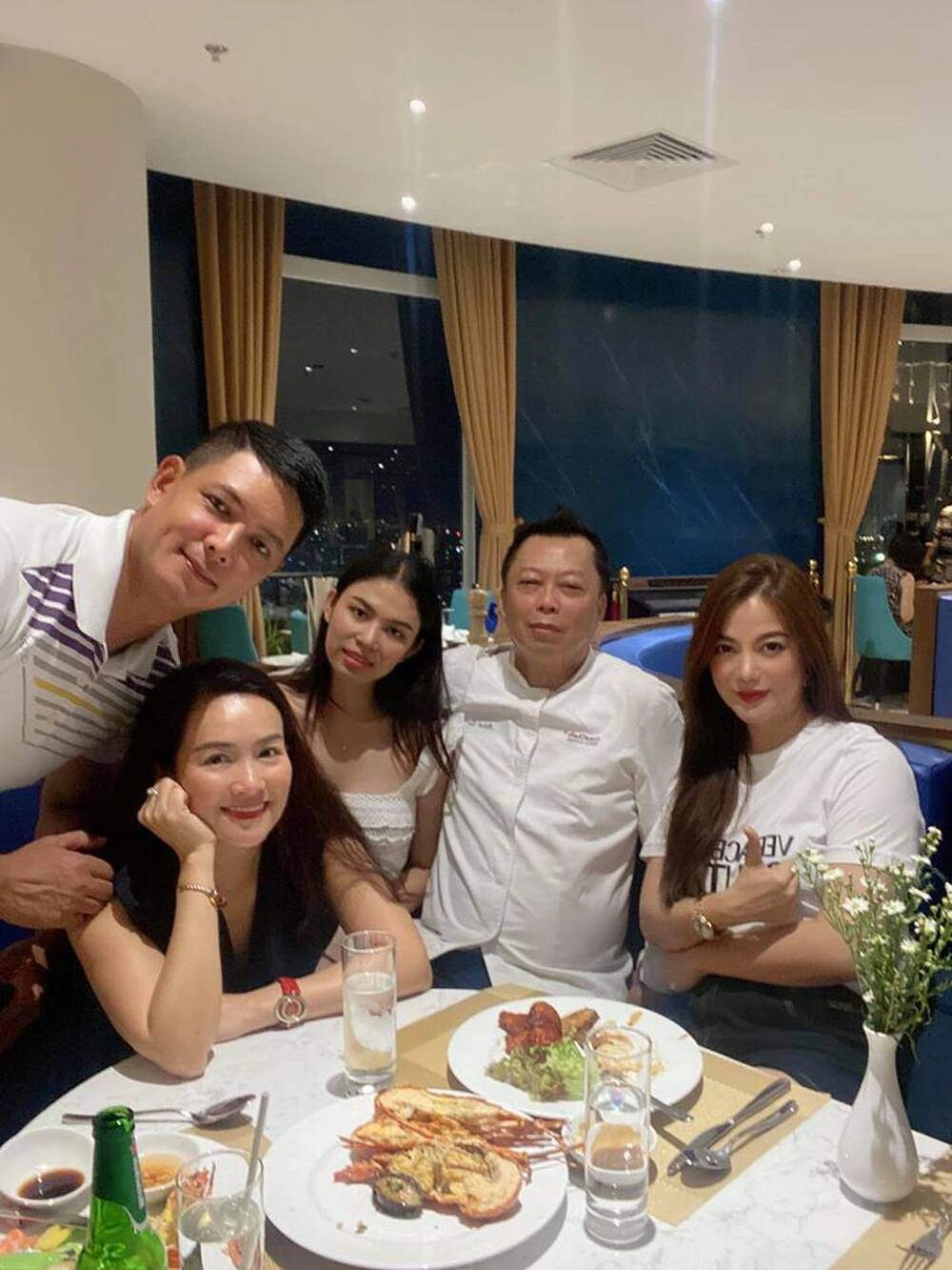 Sánh đôi tình bể bình bên bạn diễn nhưng trương ngọc ánh lại lộ dáng tròn xoe - 4